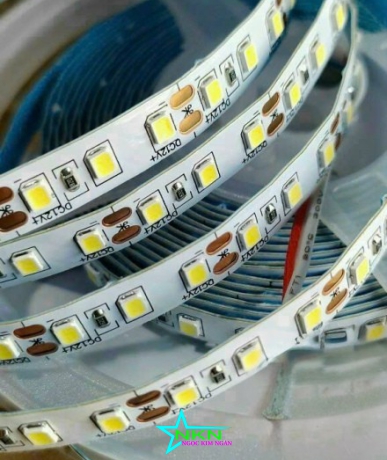 Led dán 12v -120 bóng/m ánh sáng trắng - vàng trung tính ( cuộn 5m)